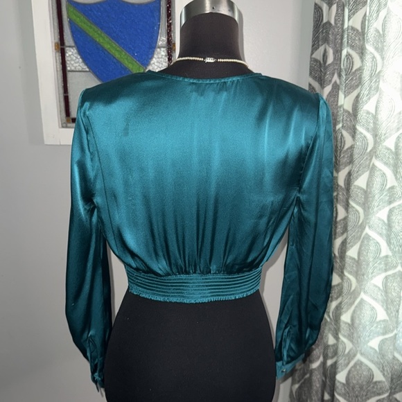 Bebe 100% Silk Long Sleeve Cropped Blouse - Picture 6 of 12